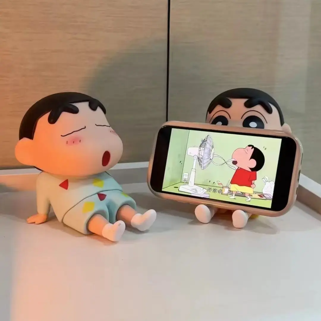 Phone Accessories Crochet - アニメ「クレヨンしんちゃん」フィギュア スマホスタンド かわいいデスクトップ飾り 漫画 テレビ鑑賞用 スマホサポート