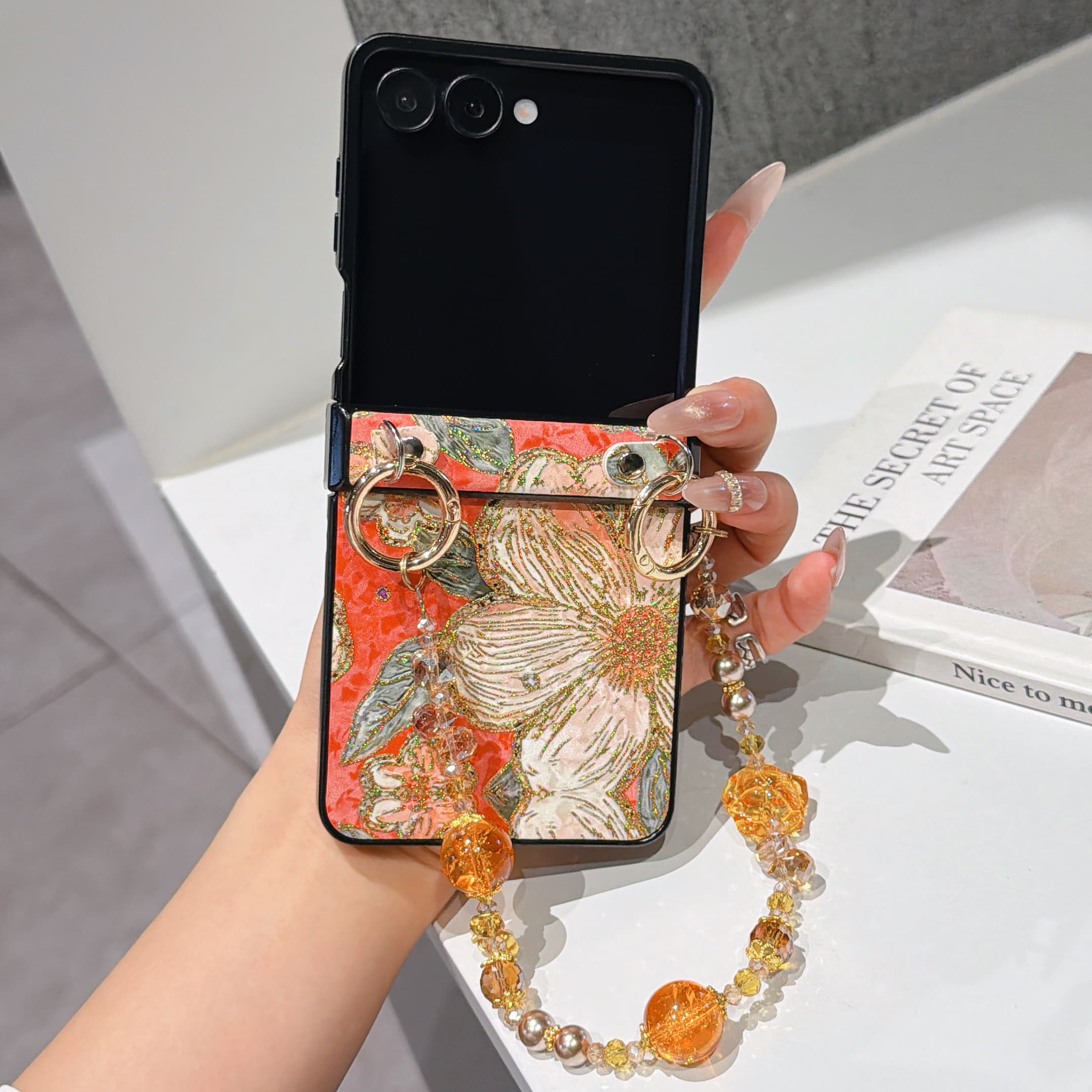Phone Accessories Crochet - ヒンジ保護PUレザーカバー＆カラービーズリストチェーンストラップ付きSamsung Galaxy Z Flip 7 FE