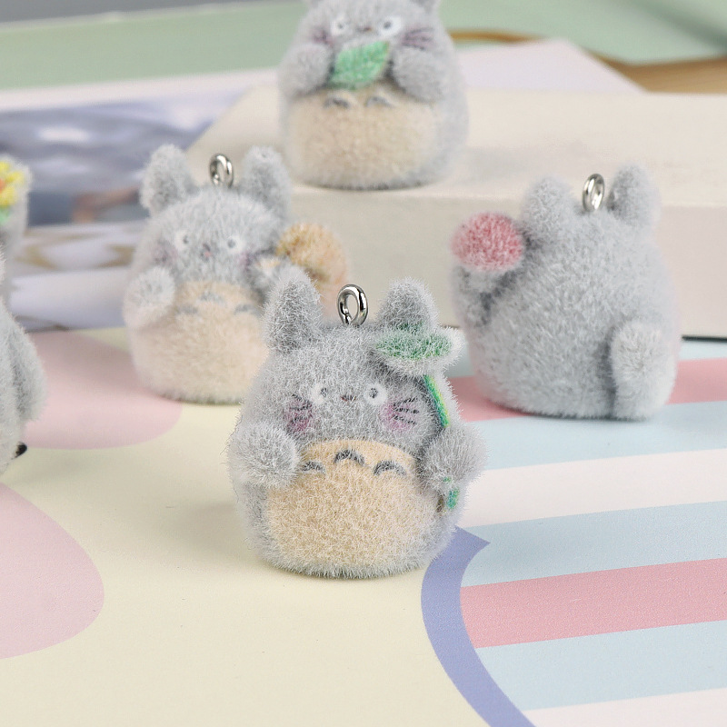トトロのフロッキング加工レジン製ミニペンダントキーホルダー。 - Phone Accessories Doll のレビューと価格