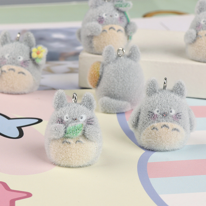 トトロのフロッキング加工レジン製ミニペンダントキーホルダー。 - Phone Accessories Doll のレビューと価格
