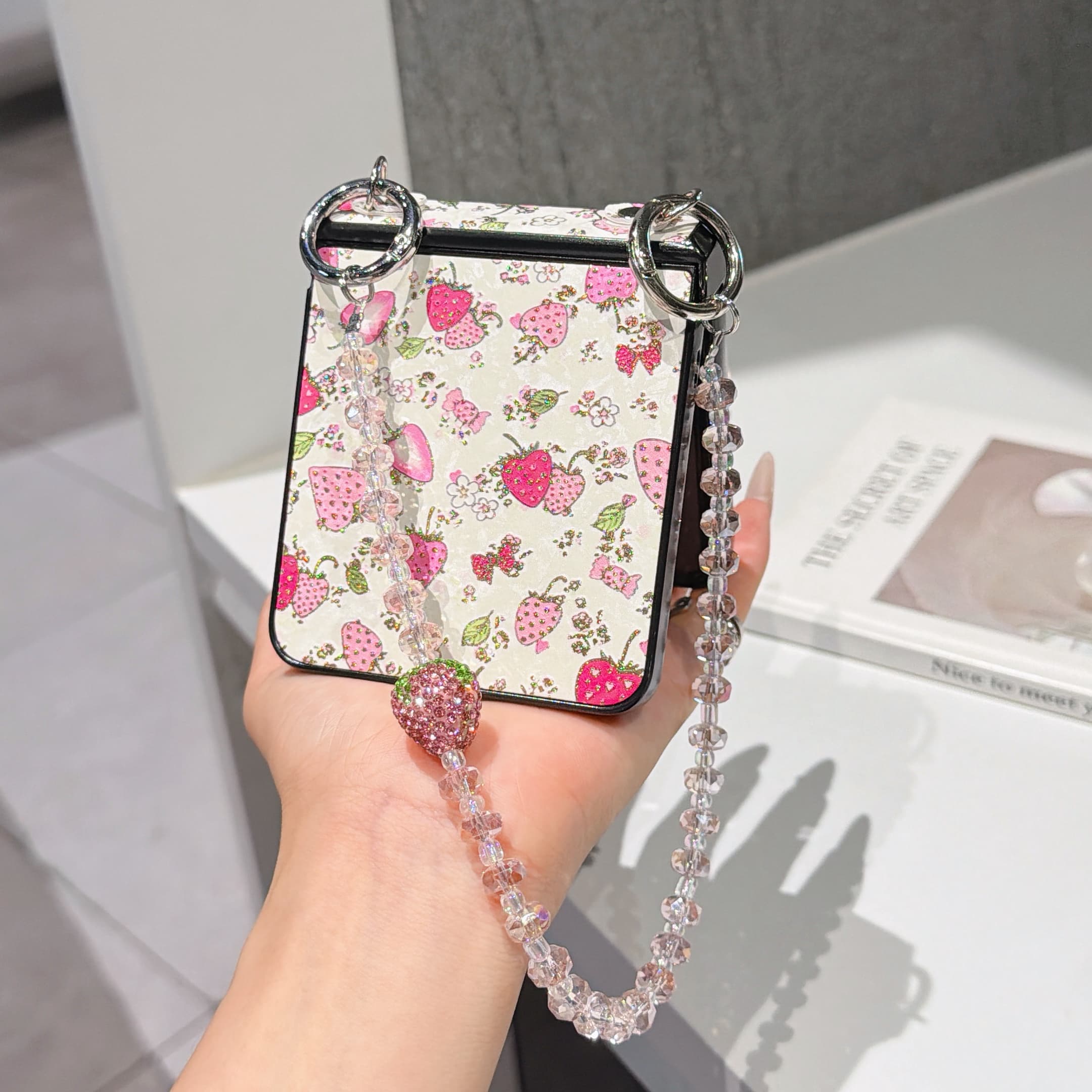 ヒンジ保護PUレザーカバー＆カラービーズリストチェーンストラ - Phone Accessories Crochet のレビューと価格
