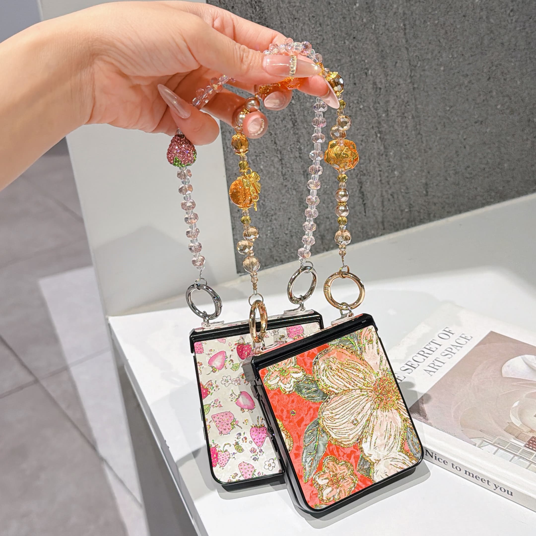 ヒンジ保護PUレザーカバー＆カラービーズリストチェーンストラ - Phone Accessories Crochet のレビューと価格