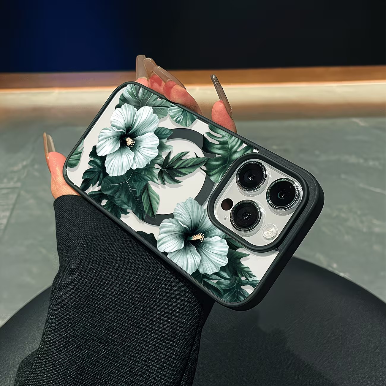 グリーンフローラルプリントのiPhoneケース iPhone - Apple Iphone 15 Pro Max のレビューと価格